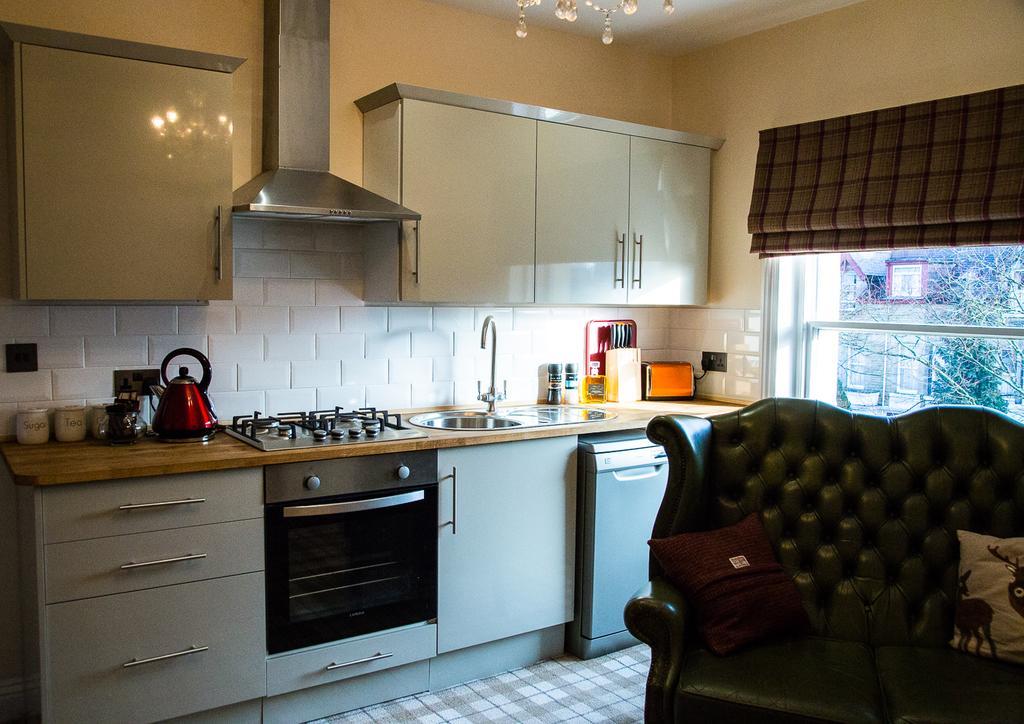 Harrogate Elite Living Apartment Bagian luar foto