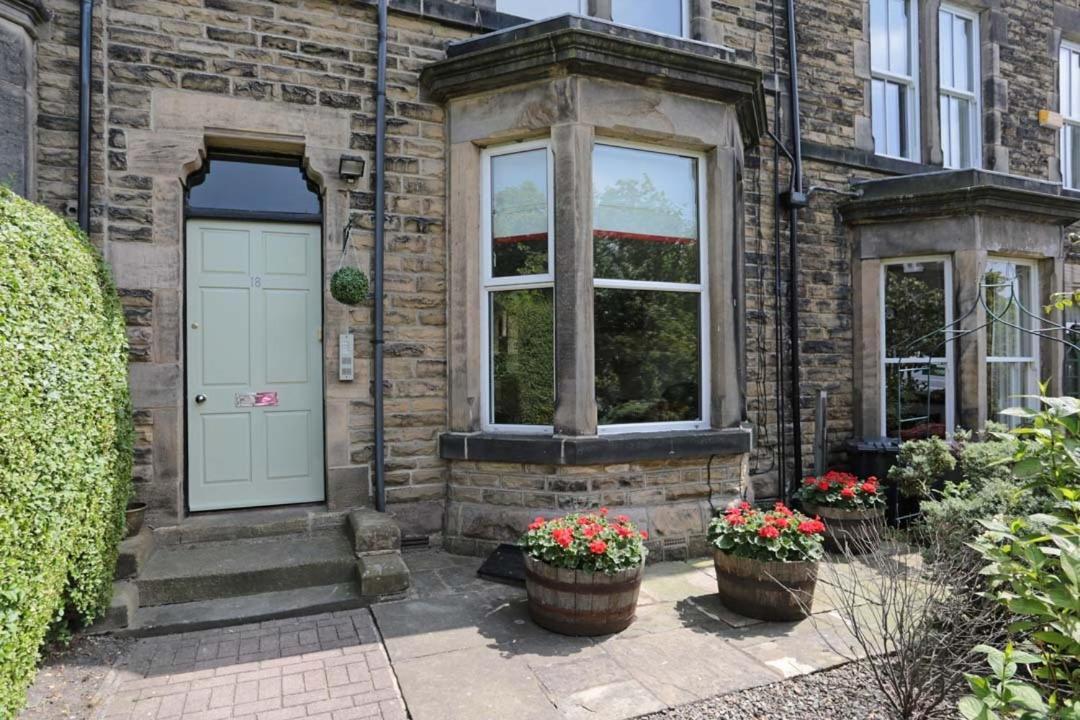 Harrogate Elite Living Apartment Bagian luar foto